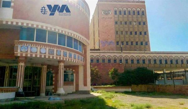 العليمي يتهم الحوثيين بمحاولة “إحلال جهاز بنكي جديد”