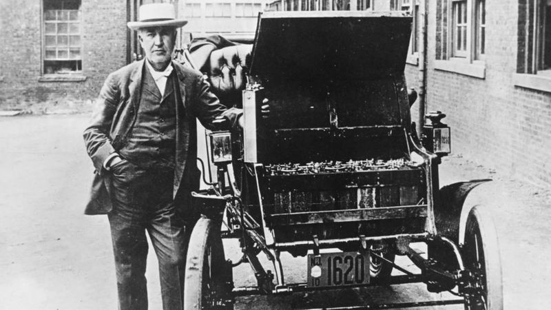 كيف سبق توماس إديسون عصره بـ 120 عاما باختراع بطارية للسيارات الكهربائية؟