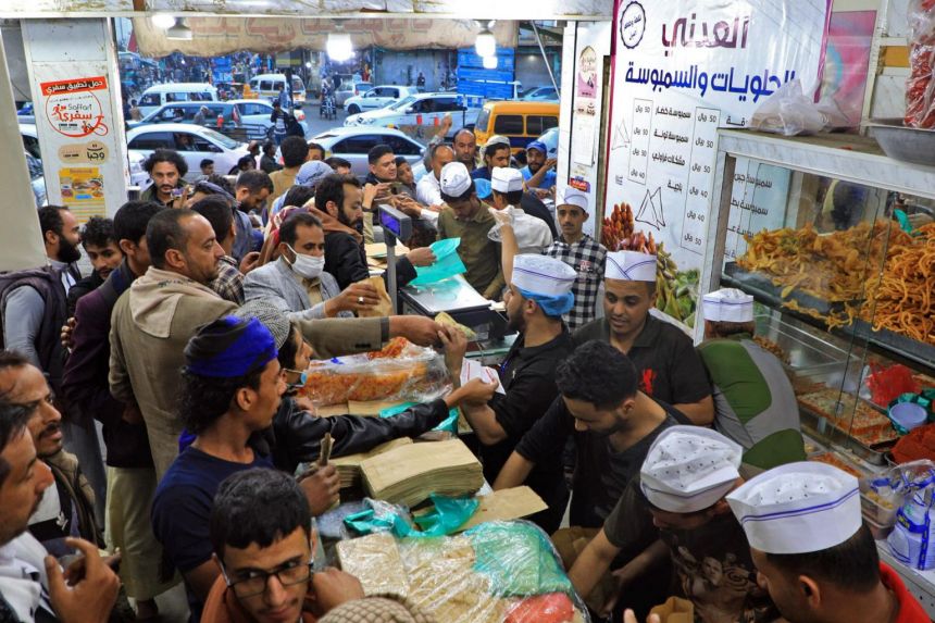 (بالصور) وجبات خفيفة شهية تدخل السرور على اليمنيين في شهر رمضان