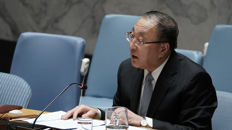مندوب الصين: مجلس الأمن أخفق في بلورة موقف موحد إزاء الأحداث في الشرق الأوسط