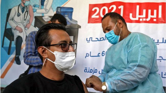 “الصحة اليمنية” تعلن وصول 151 ألف جرعة من لقاح “أسترازينيكا”