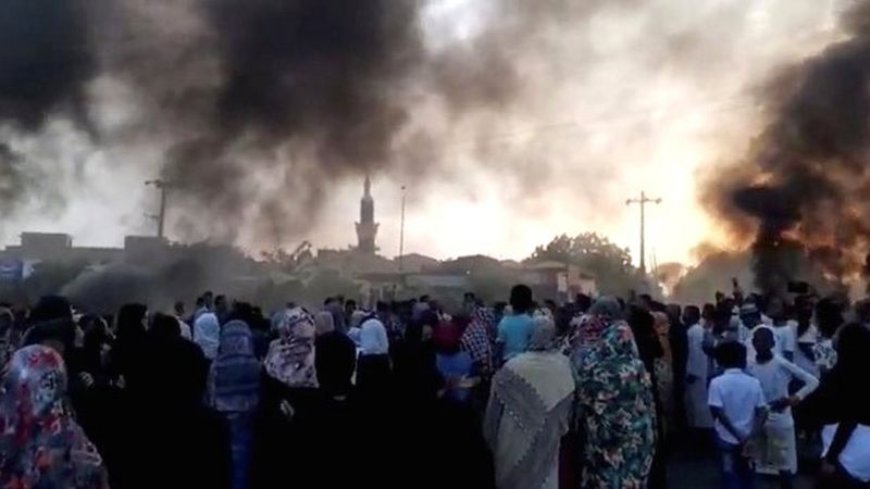 انقلاب عسكري في السودان: وضع رئيس الوزراء حمدوك قيد الإقامة الجبرية