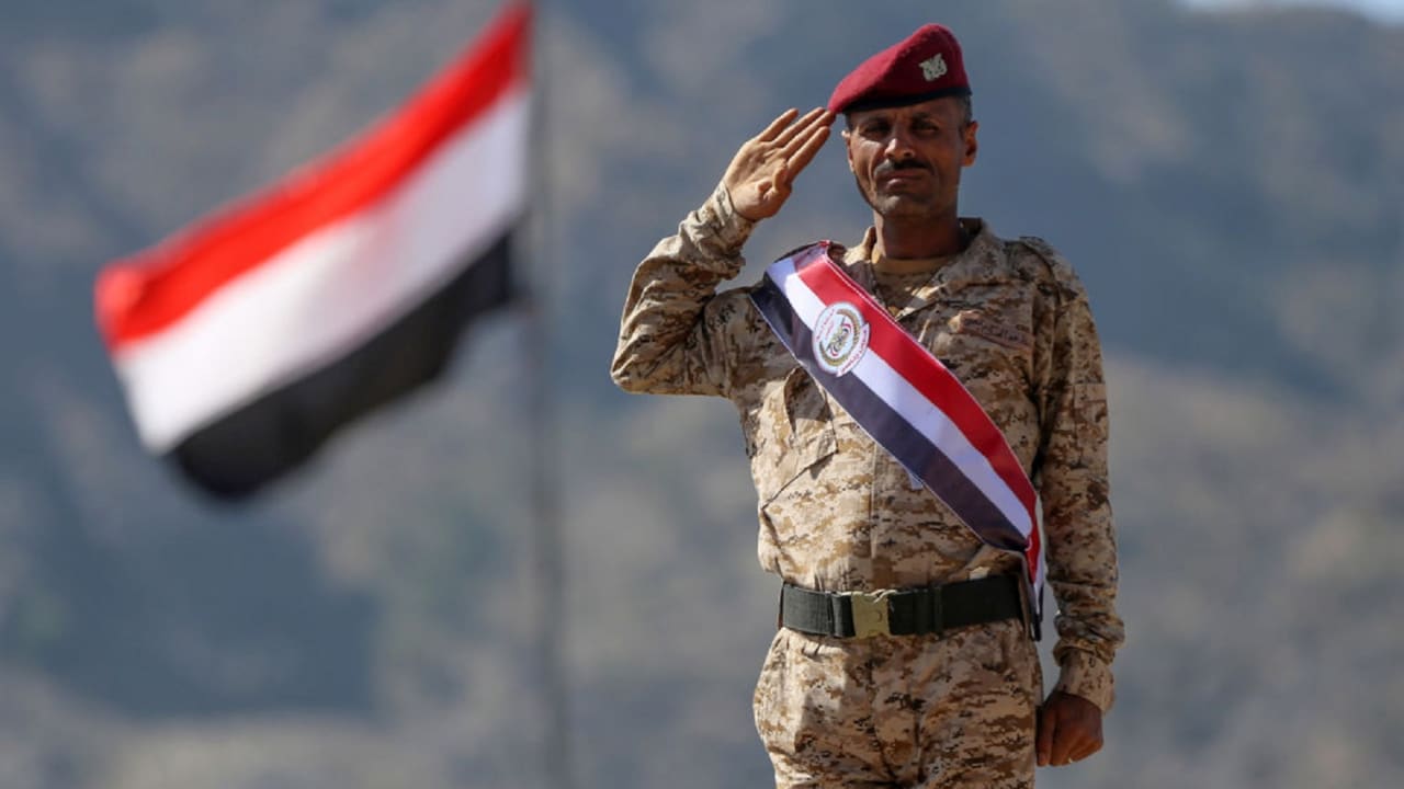الجيش اليمني يعلن مقتل اثنين من جنوده وإصابة أربعة آخرين برصاص الحوثيين