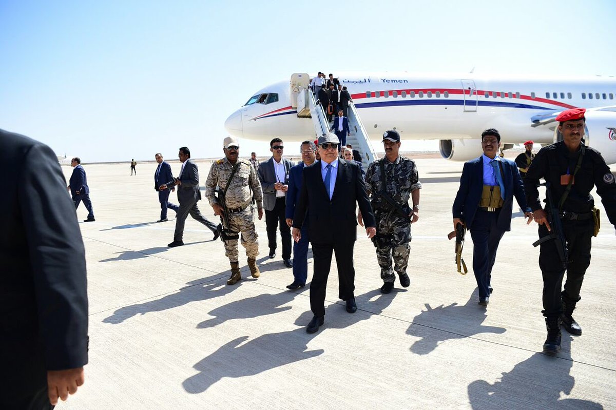 الحكومة اليمنية: “هادي” سلم الطائرة الرئاسية لكنها تحتاج صيانة
