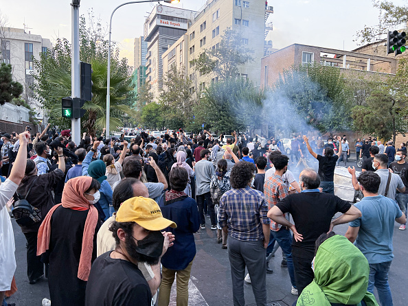 تواصل الاحتجاجات في جامعات إيرانية على وفاة "أميني" - يمن مونيتور