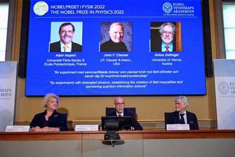 جائزة نوبل في الفيزياء 2022 لثلاثة باحثين في فيزياء الكم