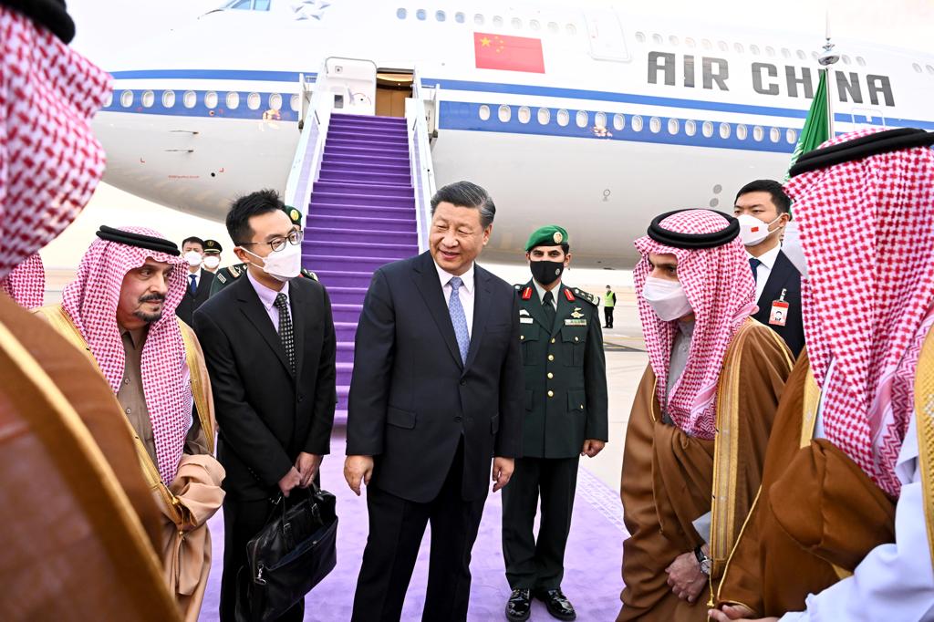 الرئيس الصيني يصل الرياض للمشاركة في ثلاثة قمم سعودية وخليجية وعربية