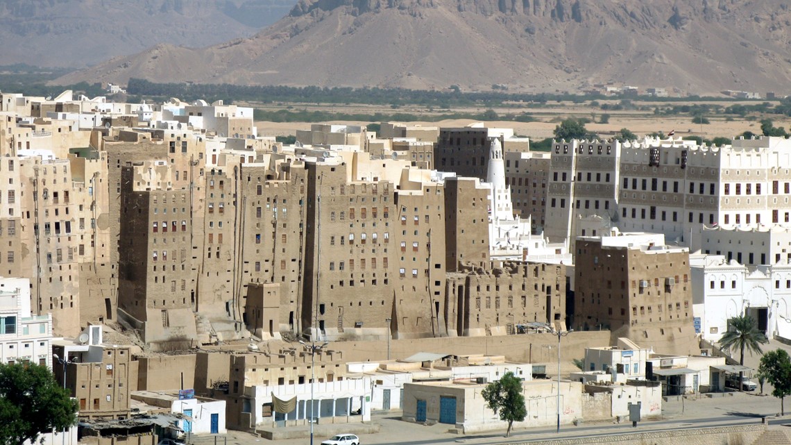 “الرئاسي اليمني” يجري تغييرا في قيادو وادي حضرموت والمنطقة الأولى