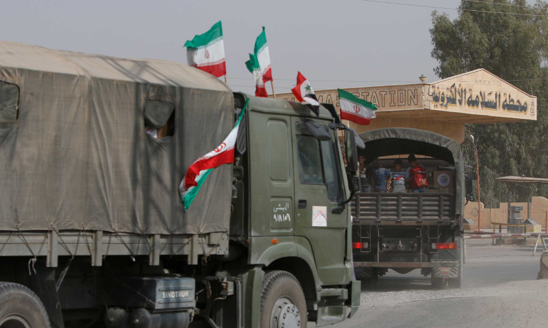 طهران تتوعد بـ “بردّ حاسم” على مهاجمة قواعدها في سوريا