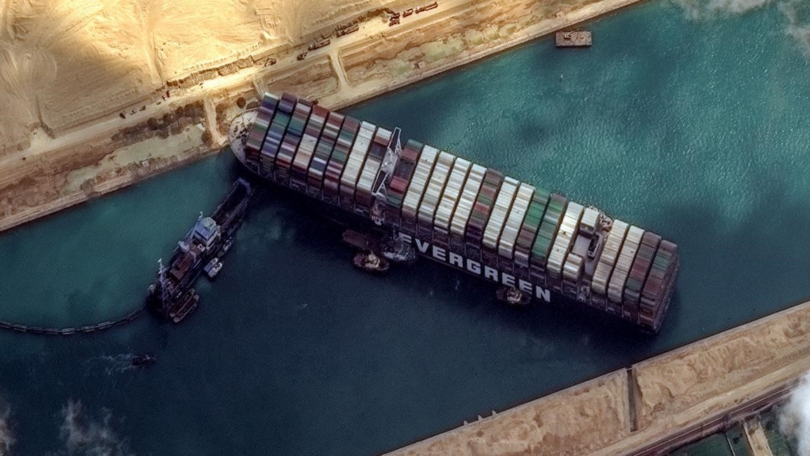 لماذا يتكرر جنوح السفن في قناة السويس؟