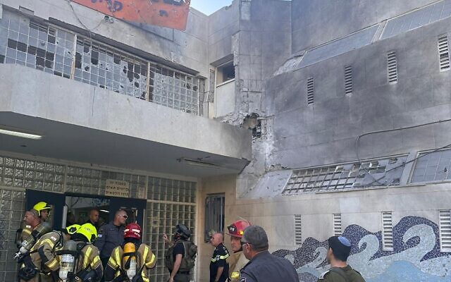 الحوثيون ينفون علاقتهم بهجوم أحدث أضراراً في مبنى جنوب إسرائيل