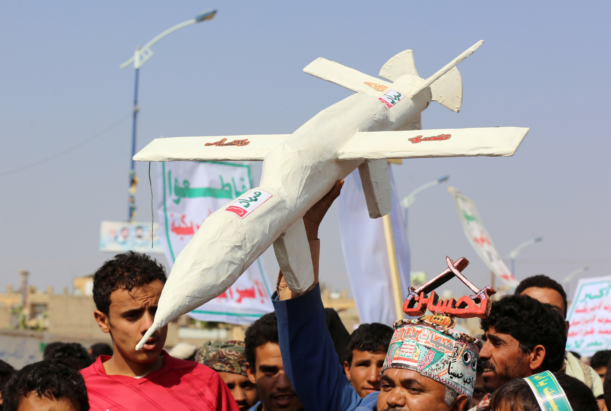 (وكالة) مسؤول أمريكي يؤكد اسقاط الحوثيين طائرة مسيّرة