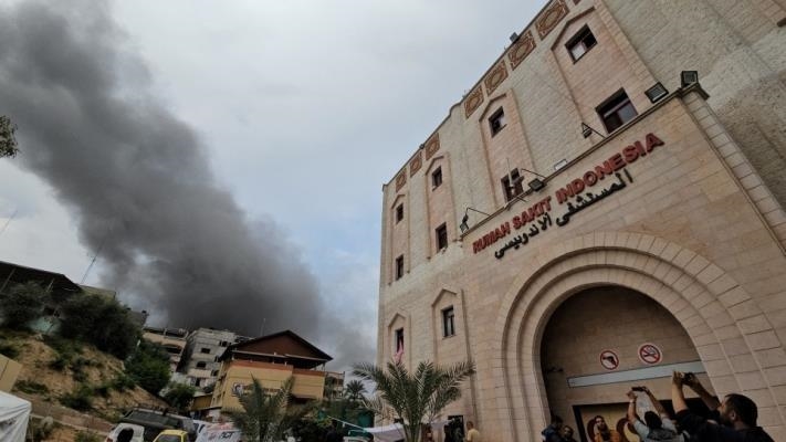 “صحة غزة”: الاحتلال يقصف طابق الجراحة بالمشفى الإندونيسي وسط تكدس الجثث
