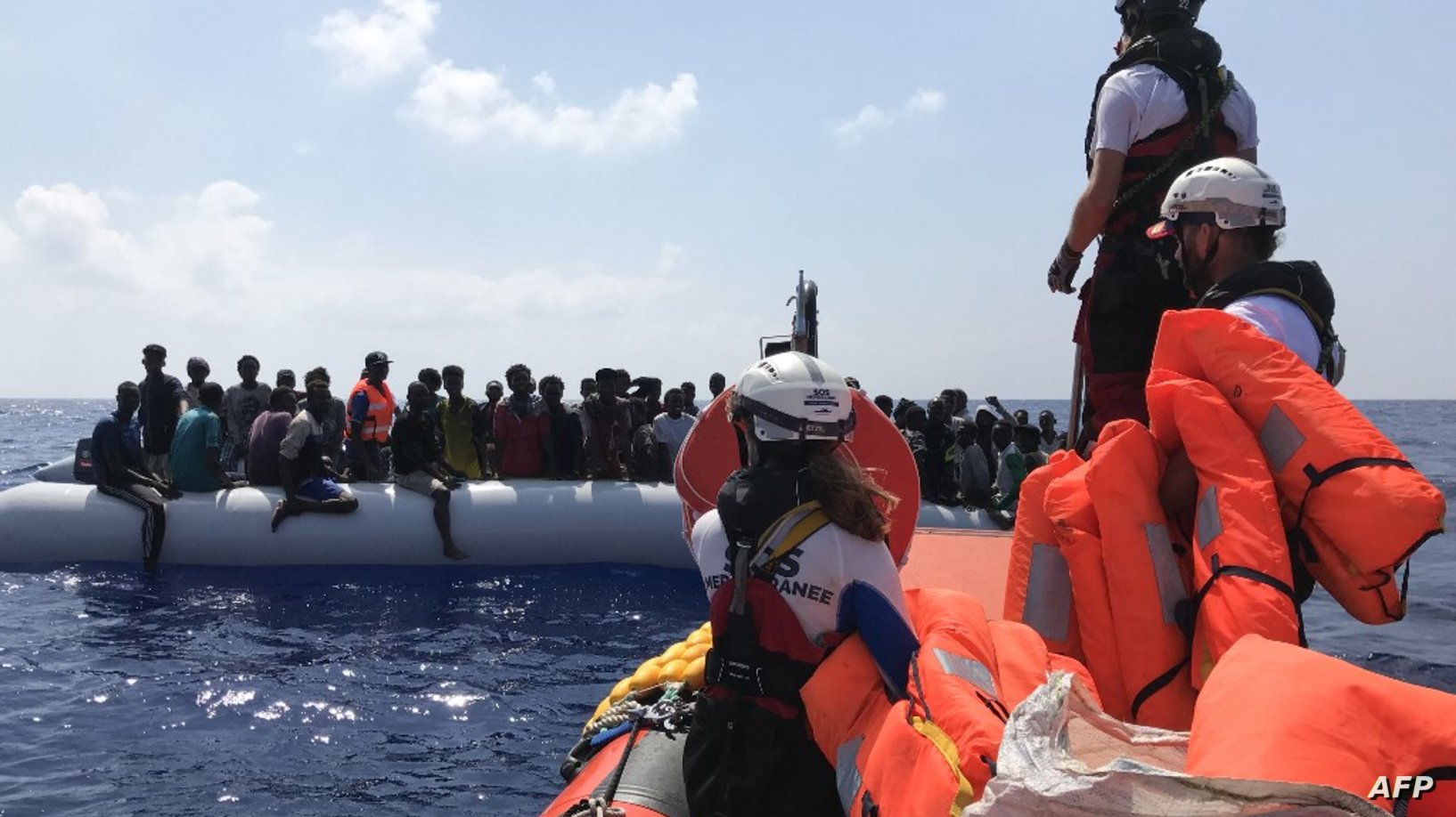 بينهم نساء وأطفال.. مقتل 61 مهاجرا بعد غرق قارب قبالة ليبيا