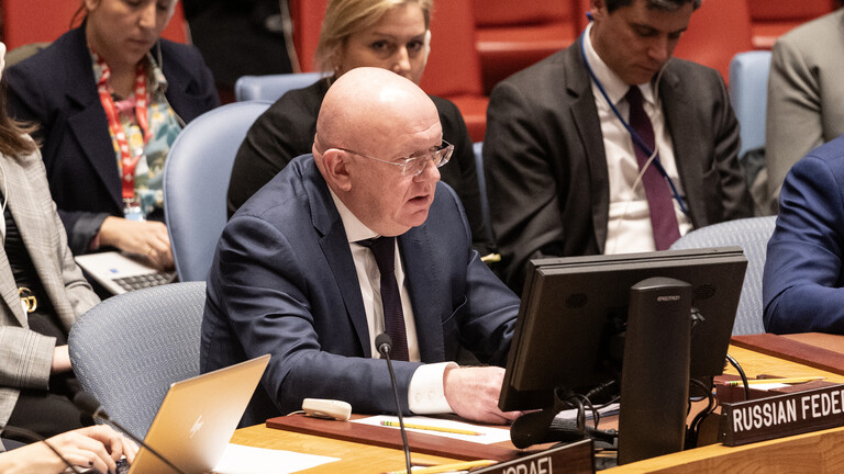 المندوب الروسي: قرار مجلس الأمن لوقف هجمات الحوثيين “مسيس”