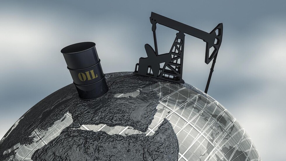 انخفاض أسعار النفط مع تراجع المخاوف بشأن اضطرابات الشحن على طريق البحر الأحمر