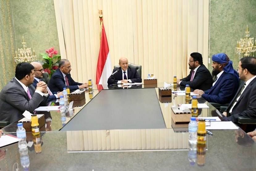 “الرئاسي اليمني”: هجمات الحوثيين تنذر باختناقات حادة في إمداد السلع