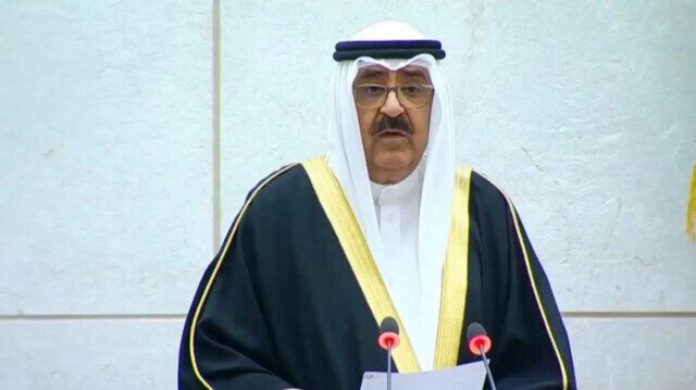أمير الكويت يعين رئيس الوزراء نائبا له خلال غيابه عن البلاد