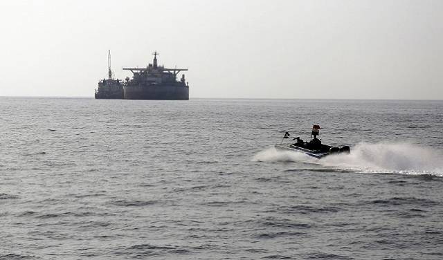 تبادل لإطلاق النار بين ناقلة بضائع وزورق في بحر العرب