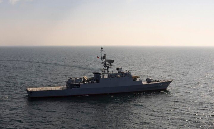 إيران تحذر الولايات المتحدة من مهاجمة سفينة (مخابرات) في البحر الأحمر
