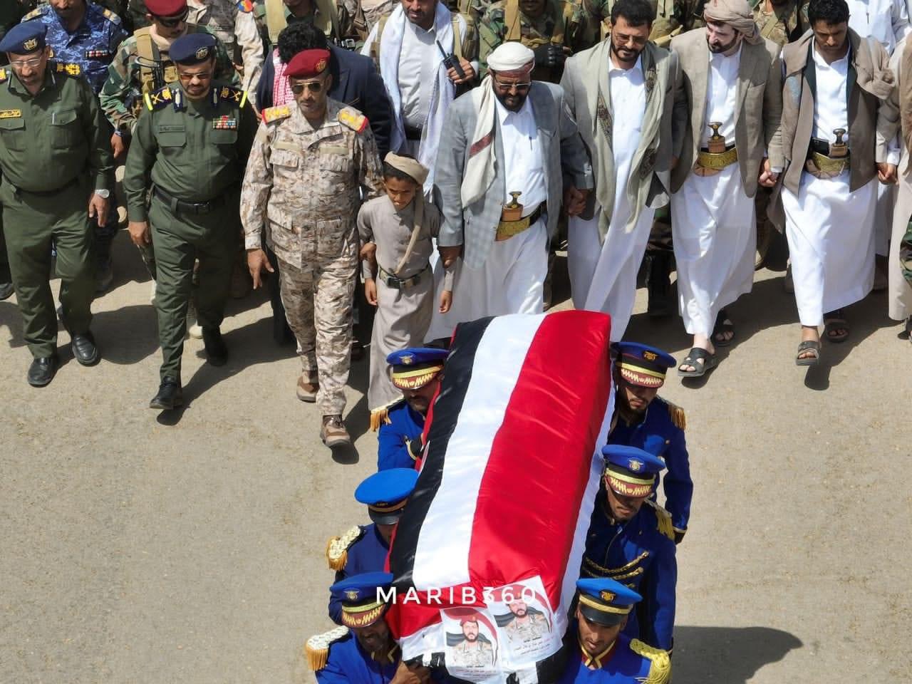 وصول جثمان العميد حسن فرحان بن جلال إلى مأرب وسط استقبال رسمي وشعبي