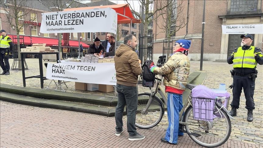 هولندا.. توزيع نسخ من القرآن ردًا على الهجمات المعادية للإسلام