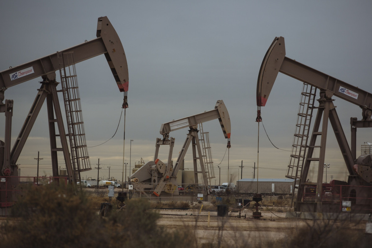 الطاقة الدولية: الطلب العالمي على النفط ينمو وسط اضطرابات الشحن في البحر الأحمر