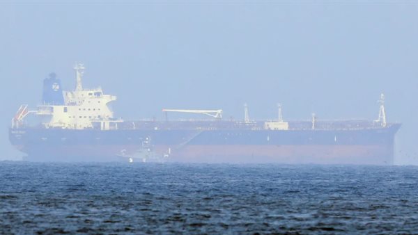 البحرية البريطانية: جهة تزعم أنها البحرية اليمنية أمرت سفينة تجارية بتغيير مسارها