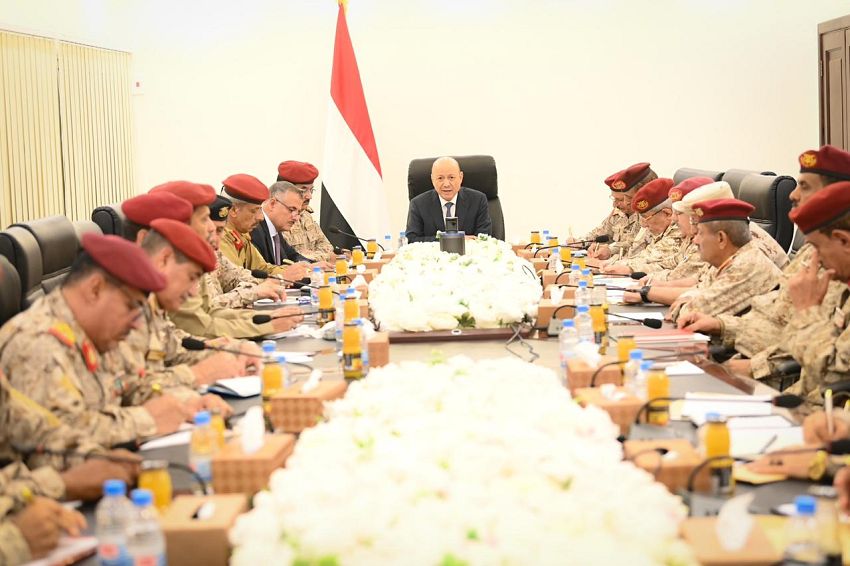 في ذكرى انطلاق عاصفة الحزم.. الرئيس اليمني يؤكد المضي قدما في “توحيد المؤسستين العسكرية والأمنية”