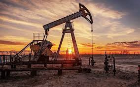 أسعار النفط ترتفع بسبب قلة العرض والمخاطر الجيوسياسية