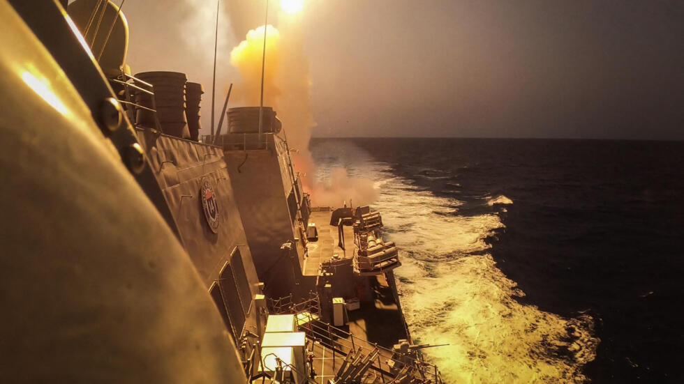 “الحوثي” تقول إنها استهدفت سفن إسرائيلية وأمريكية في خليج عدن