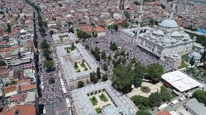 عشرات الآلاف يودعون الشيخ الزنداني إلى مثواه الأخير بإسطنبول التركية