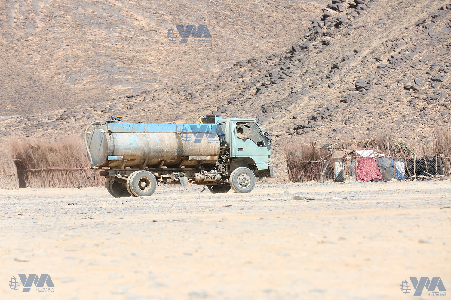 بين هجير الشمس والخيام المتهالكة.. النازحون في مأرب يخوضون معركة يومية من أجل البقاء بين هجير الشمس والخيام المتهالكة.. النازحون في مأرب يخوضون معركة يومية من أجل البقاء