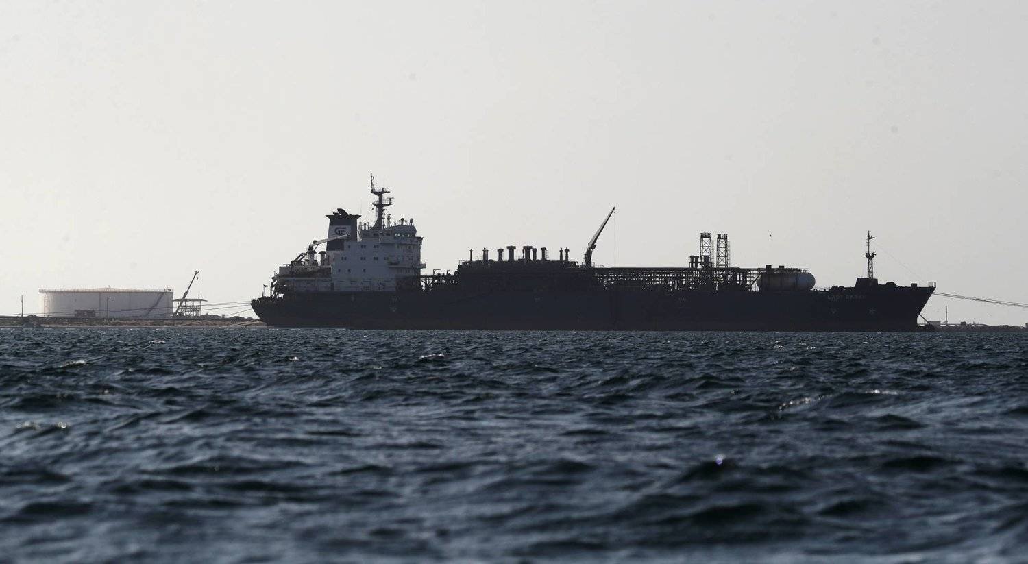 الفلبين: 23 من أفراد الطاقم الفلبيني آمنون بعد هجوم الحوثيين على سفينتهم بالبحر الأحمر