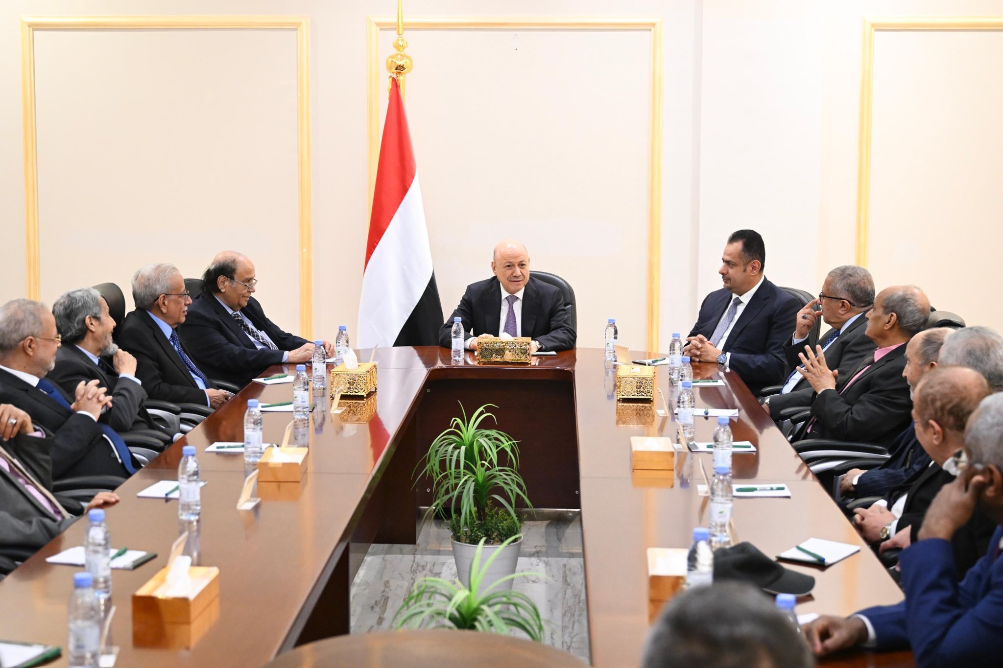 Yemeni President Warns The STC Against Circumventing Recent Sovereign yemeni-president-warns-the-stc-against-circumventing-recent-sovereign
