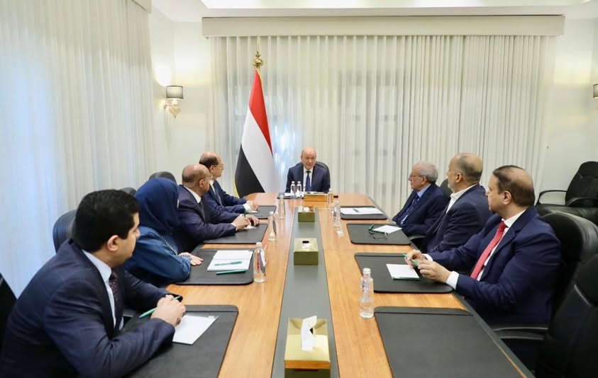 الرئيس اليمني: الدعم الدولي المرتبط بمنع ازدواج الاقتصادية الرئيس اليمني: الدعم الدولي المرتبط بمنع ازدواج الاقتصادية