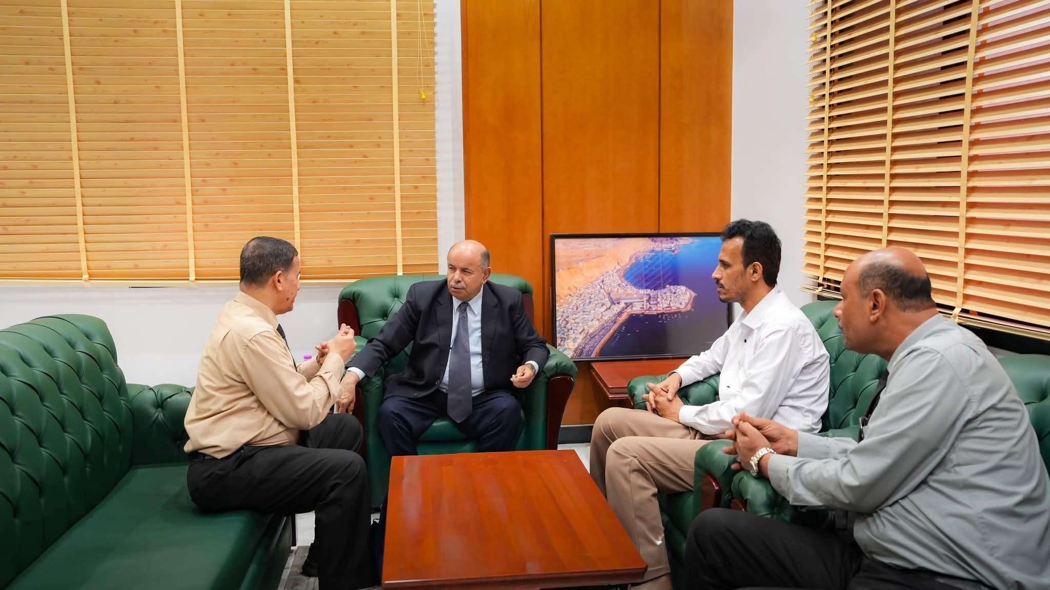 حاكم حضرموت هو الشخص الذي لا ينظم نظام الغاز ويتعامل مع اختلالات التوزيع حاكم حضرموت هو الشخص الذي لا ينظم نظام الغاز ويتعامل مع اختلالات التوزيع