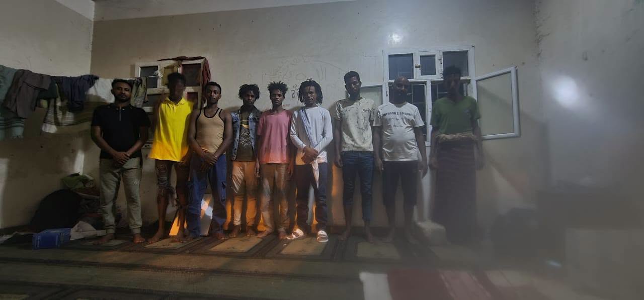 ضبط عناصر متورطة في تهريب مهاجرين غير شرعيين شرقي اليمن ضبط عناصر متورطة في تهريب مهاجرين غير شرعيين شرقي اليمن