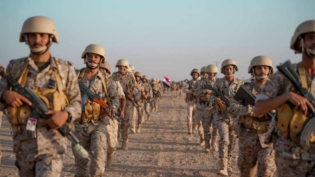 ينفذ الجيش اليمني سيراً عسكرياً في مأرب الزواج الجاهزية القتالية