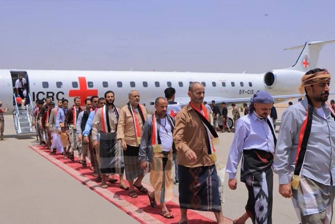 رابطة أمهات المختطفين تدين الإرهابيين الحوثيين لتبادل الأسرى وتحملهم مسؤولية مئات الآلاف رابطة أمهات المختطفين تدين الإرهابيين الحوثيين لتبادل الأسرى وتحملهم مسؤولية مئات الآلاف