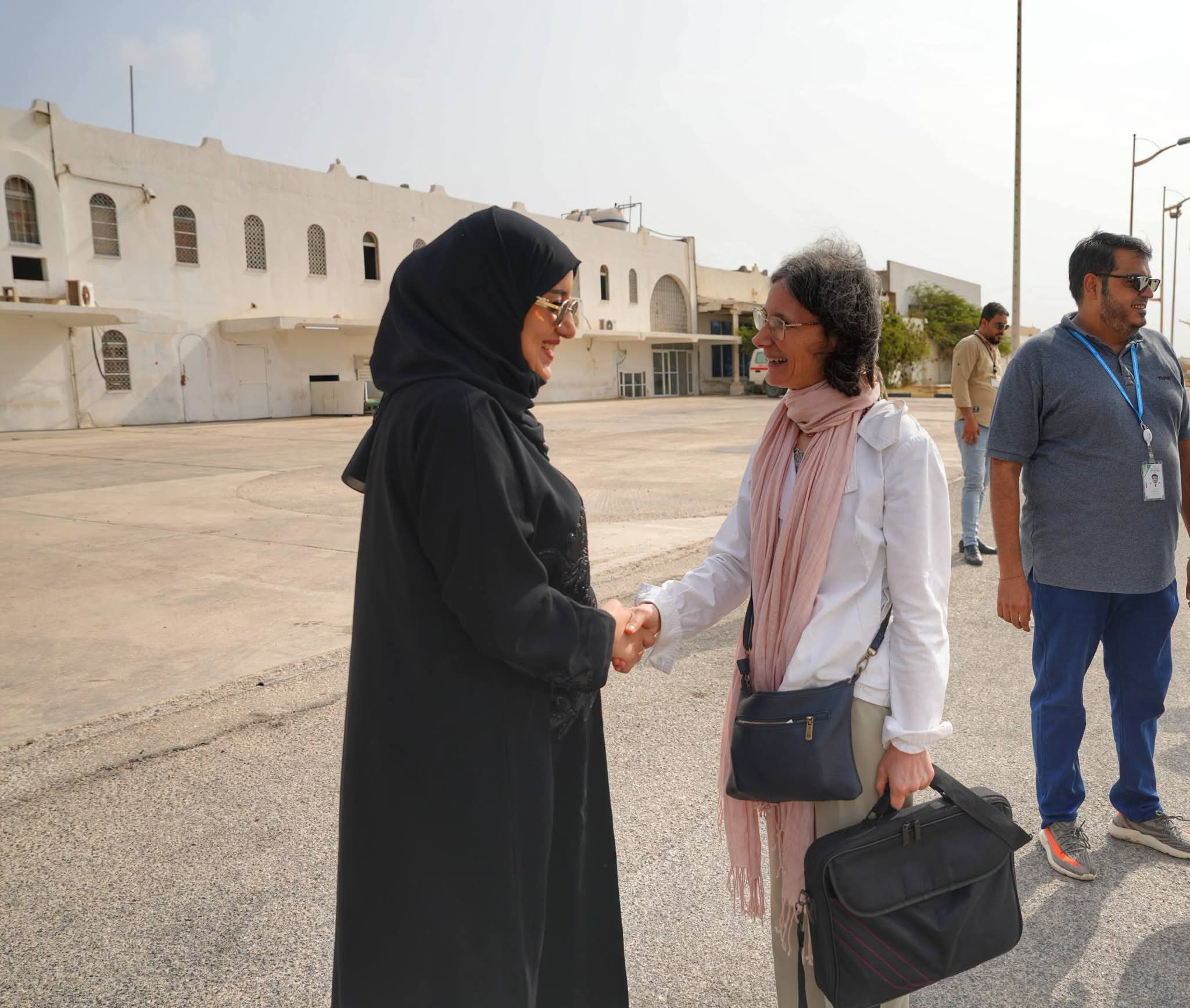 سفيرة فرنسا تصل حضرموت للبحث التعاون لدعم البرامج التنموية سفيرة فرنسا تصل حضرموت للبحث التعاون لدعم البرامج التنموية