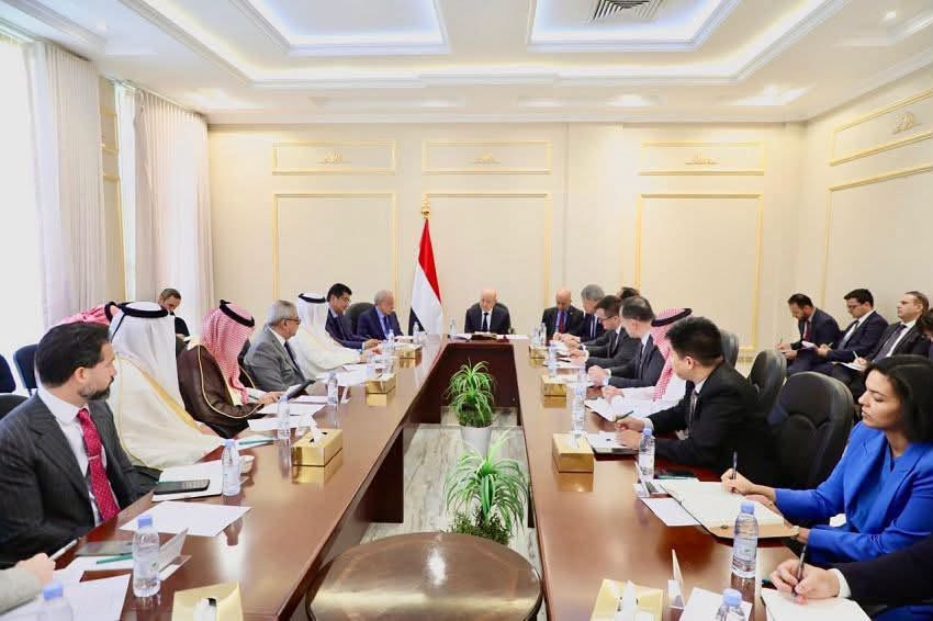 العليمي لسفر الدول الراعية: رحلة طيران الحرس الثوري إلى صنعاء خضروات للسيادة اليمنية وتحدي لقرارات مجلس الأمن العليمي لسفر الدول الراعية: رحلة طيران الحرس الثوري إلى صنعاء خضروات للسيادة اليمنية وتحدي لقرارات مجلس الأمن