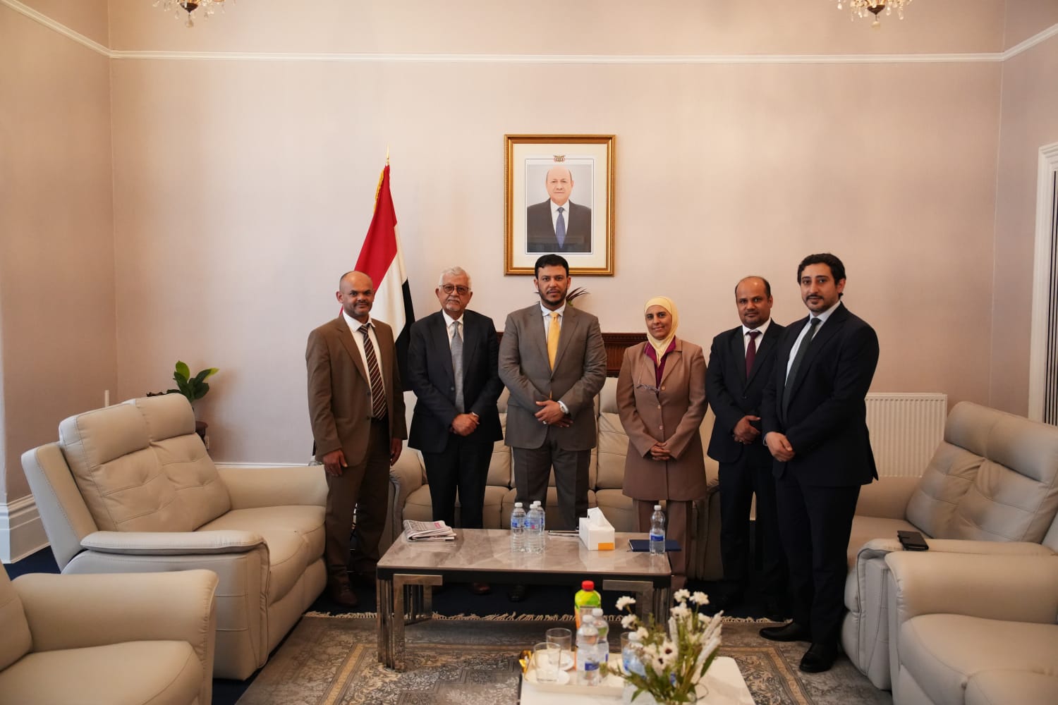 بعد مواجهات لندن.. ما الذي عصره عضوا “العليمي” في حقيبته لليمنيين؟