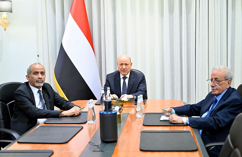 المعتمد اليمني على إعادة وفد حوثي من طهران إلى صنعاء