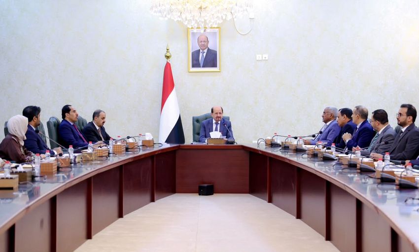 الحكومة اليمنية تؤكد تمسكها بالسيادة الكاملة على المطارات
