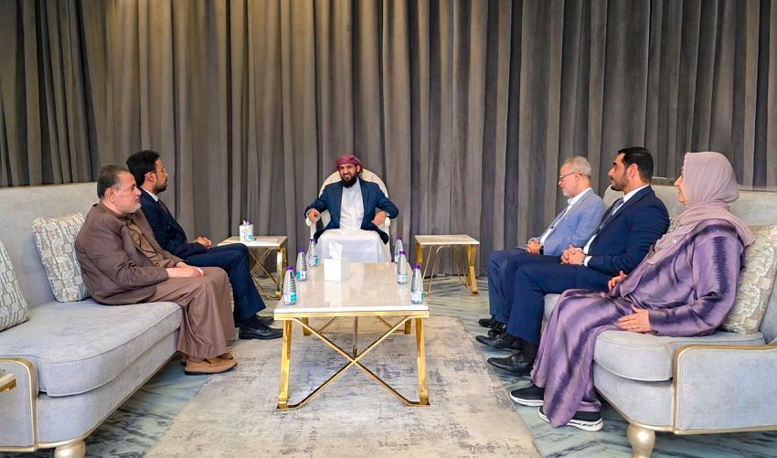 تأكيدات رئاسية يمنية على أهمية دور “التشاور والمصالحة” لمواجهة تصعيد الحوثيين