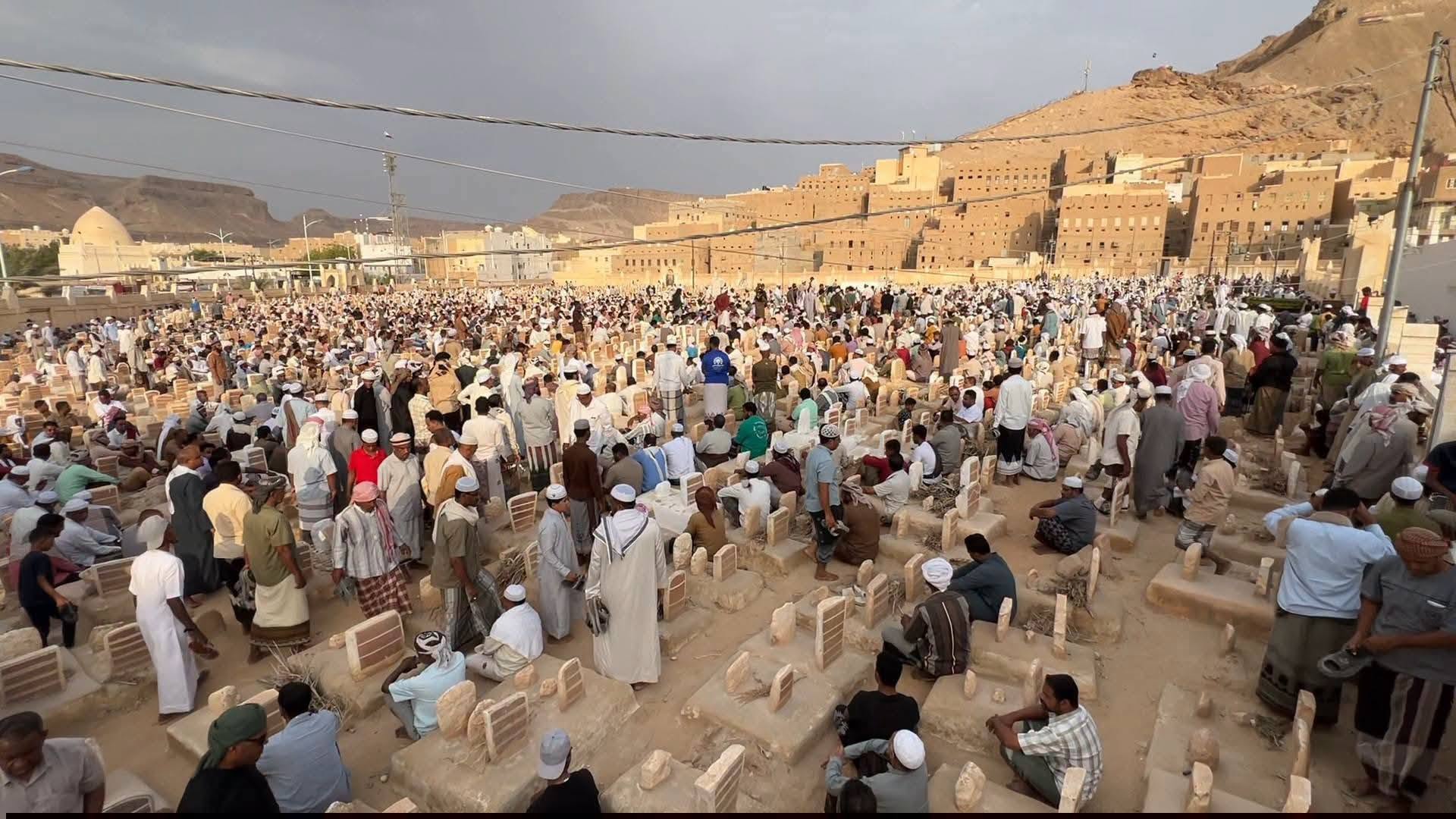 بحضور واسع.. حضرموت تودّع العلامة المفتي علي بن سالم بكير باغيثان بحضور واسع.. حضرموت تودّع العلامة المفتي علي بن سالم بكير باغيثان