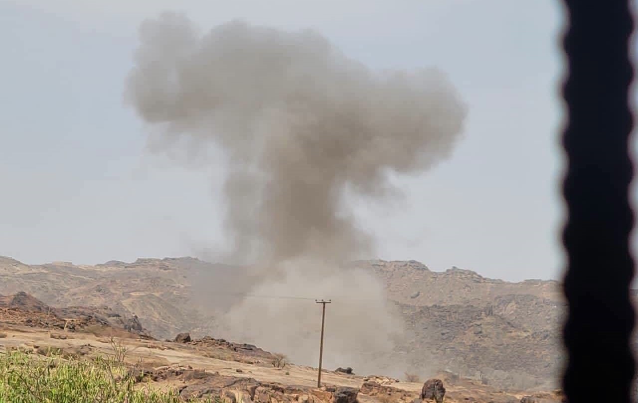 الحوثيون يهددون بلاحقة مصوري مواقع القصف ويمنعون نشر مشاهد السينما الحوثيون يهددون بلاحقة مصوري مواقع القصف ويمنعون نشر مشاهد السينما