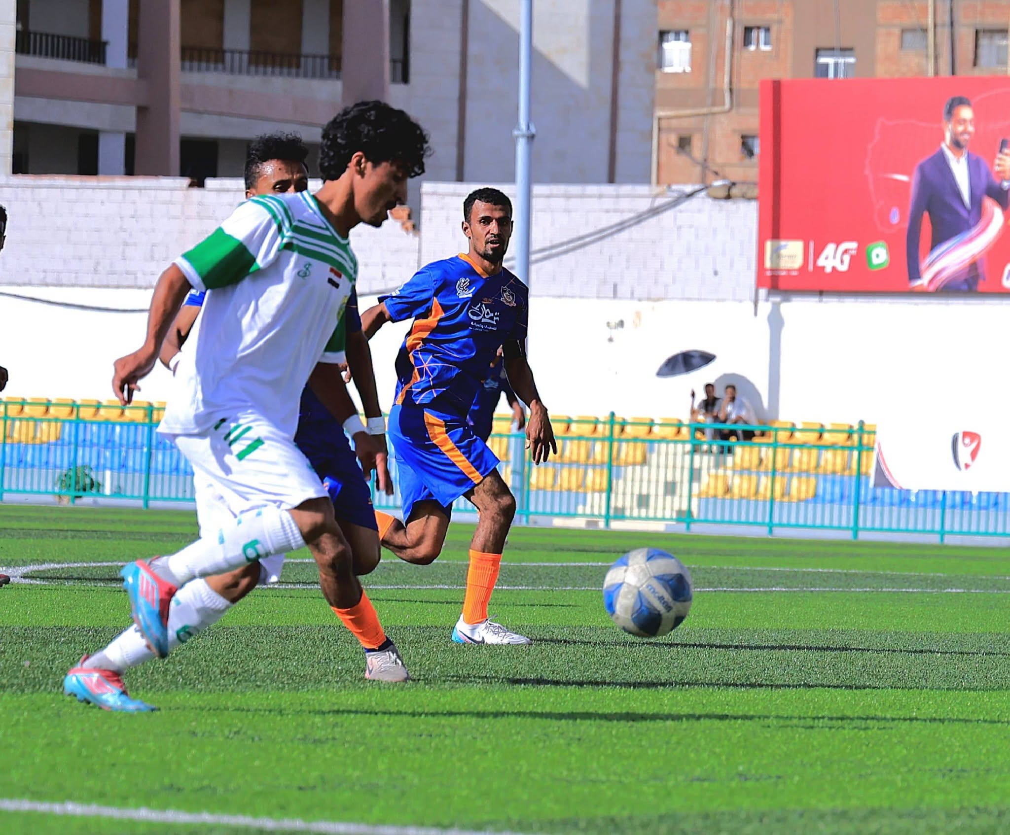 شعب حضرموت ينفرد بصدارة الدوري اليمني واليرموك يقلب الجدول على سلام الغرفة شعب حضرموت ينفرد بصدارة الدوري اليمني واليرموك يقلب الجدول على سلام الغرفة